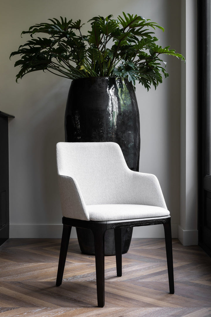 Eetkamerstoel Febe in witbeige – sfeerbeeld in interieur