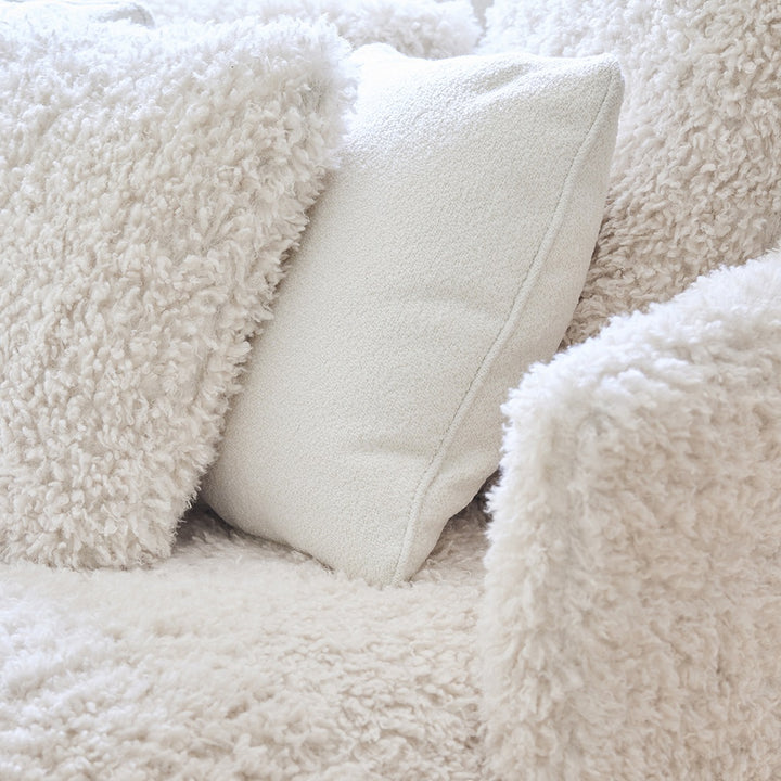 Carmin Daybed w 3 Pill WLion