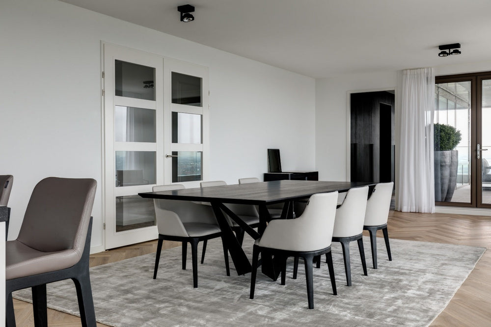 Eetkamerstoel Febe in beige leer – sfeerbeeld in interieur