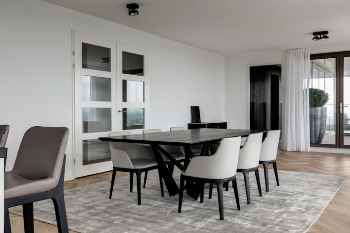 Eetkamerstoel Febe in beige leer – sfeerbeeld in interieur