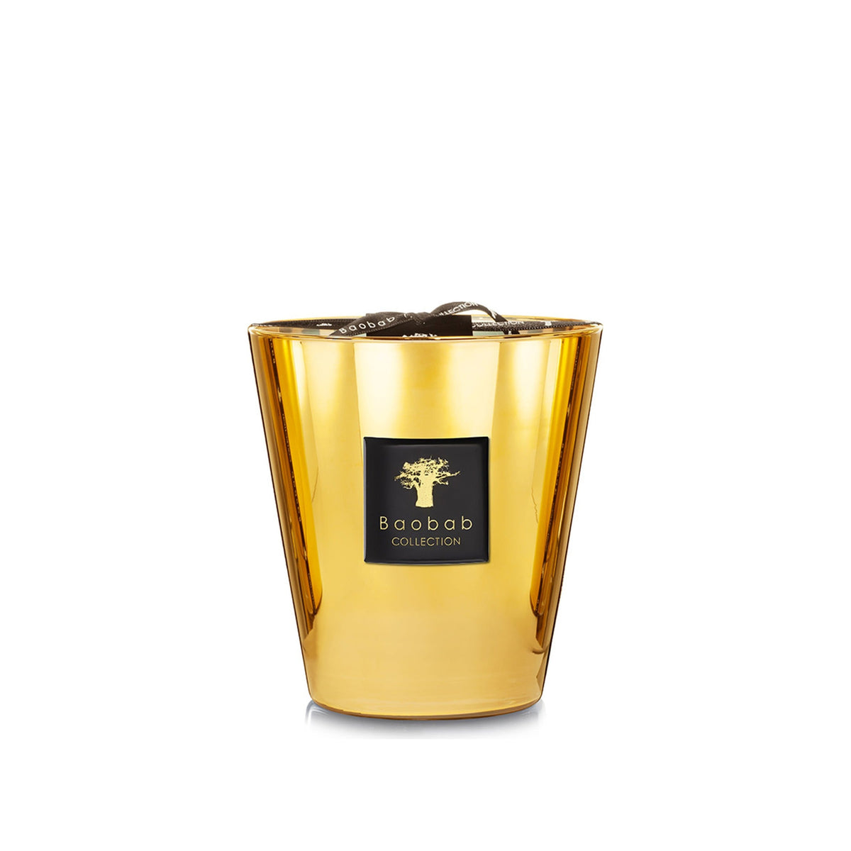 Baobab Collection geurkaars Aurum Max 16, goudkleurig glas, vrijstaand op witte achtergrond.