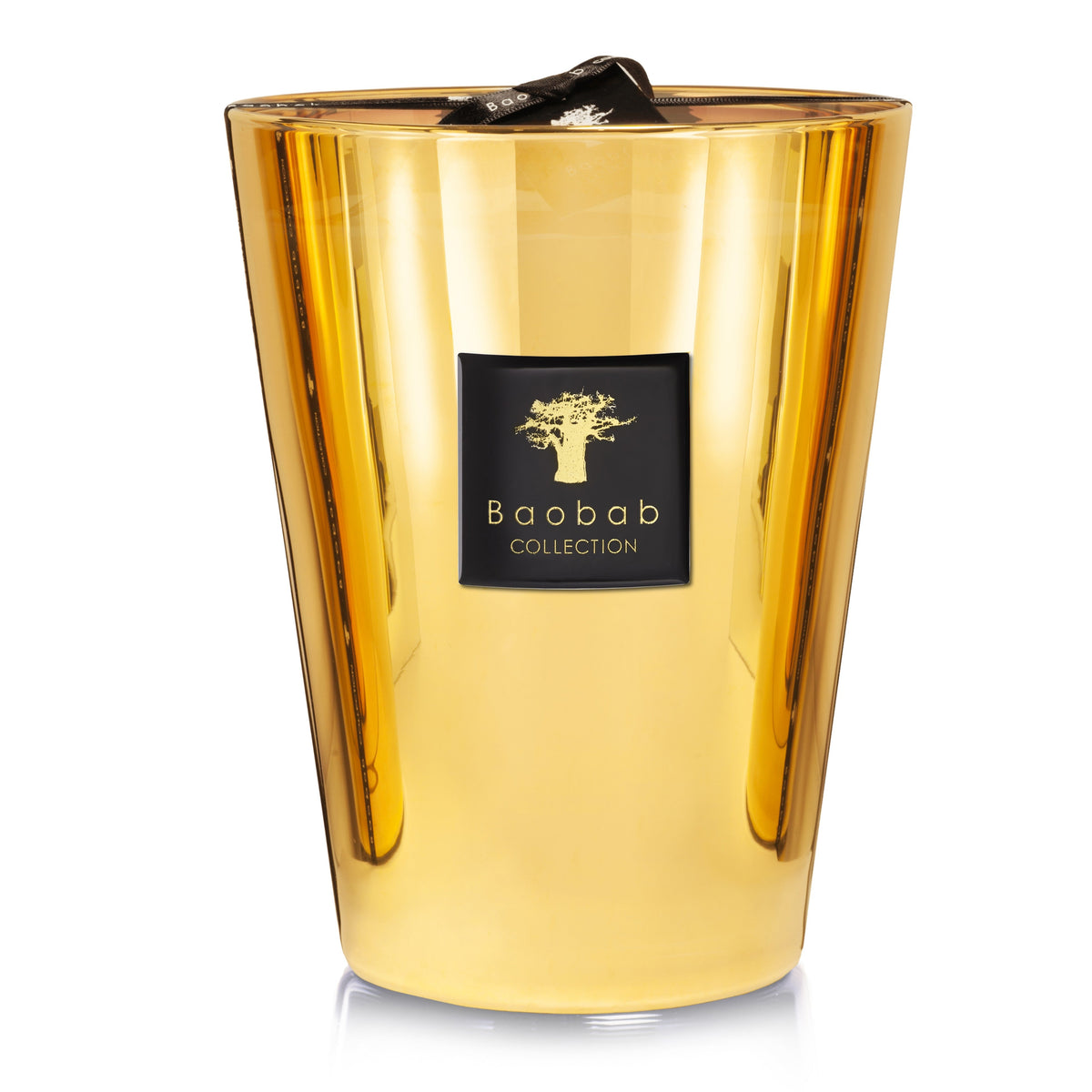 Baobab Collection geurkaars Aurum Max 24, goudkleurig glas, vrijstaand op witte achtergrond.
