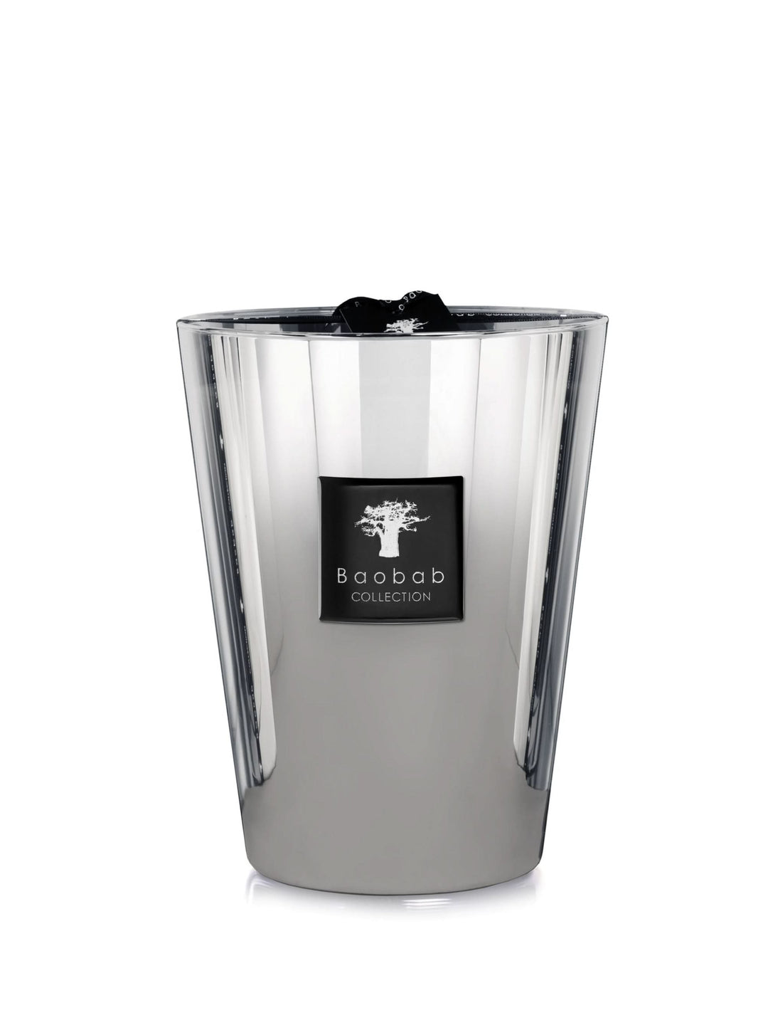 Baobab Collection geurkaars Platinum Max 24, spiegelend zilverkleurig glas, vrijstaand op witte achtergrond.