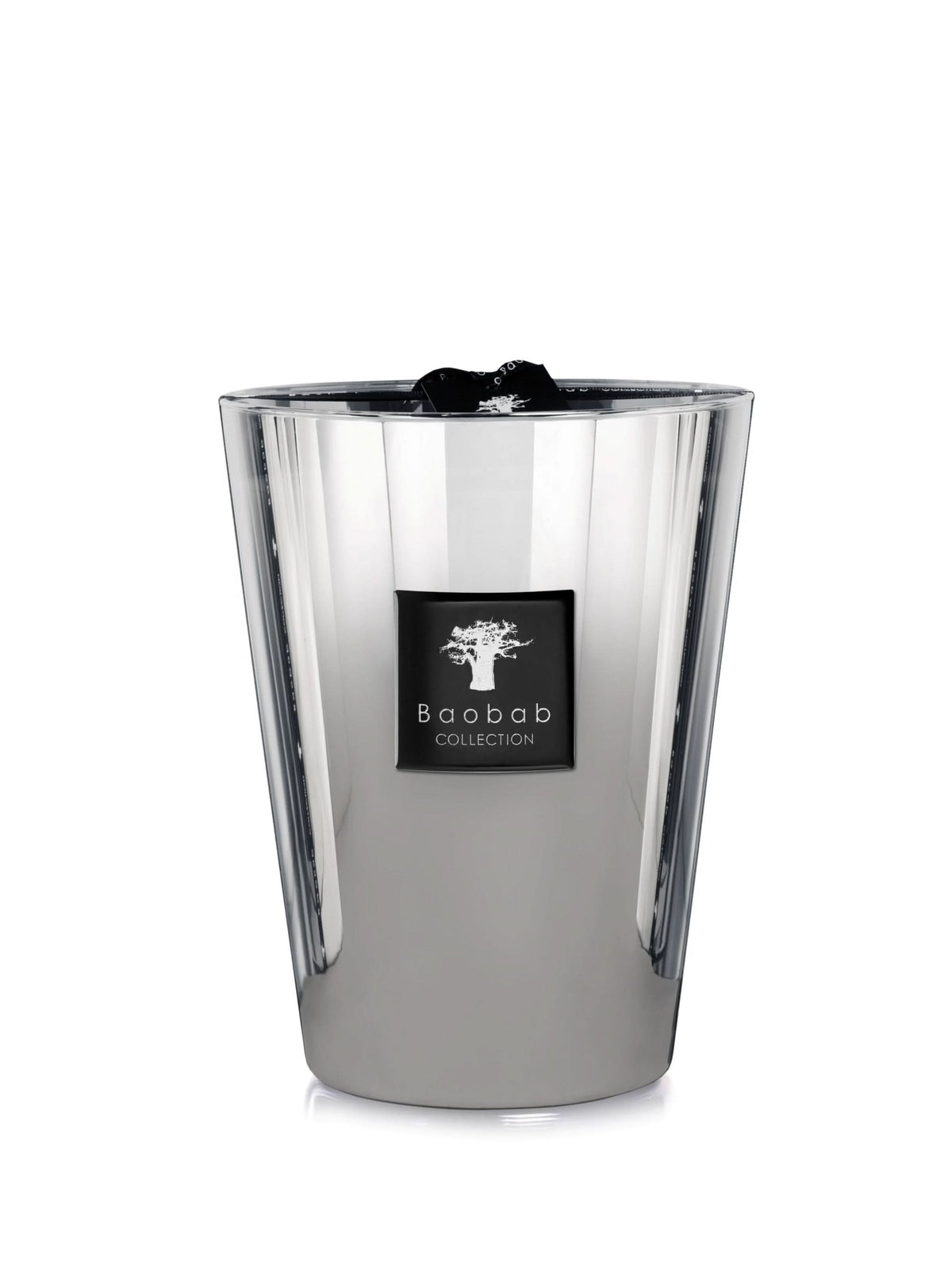 Baobab Collection geurkaars Platinum Max 24, spiegelend zilverkleurig glas, vrijstaand op witte achtergrond.