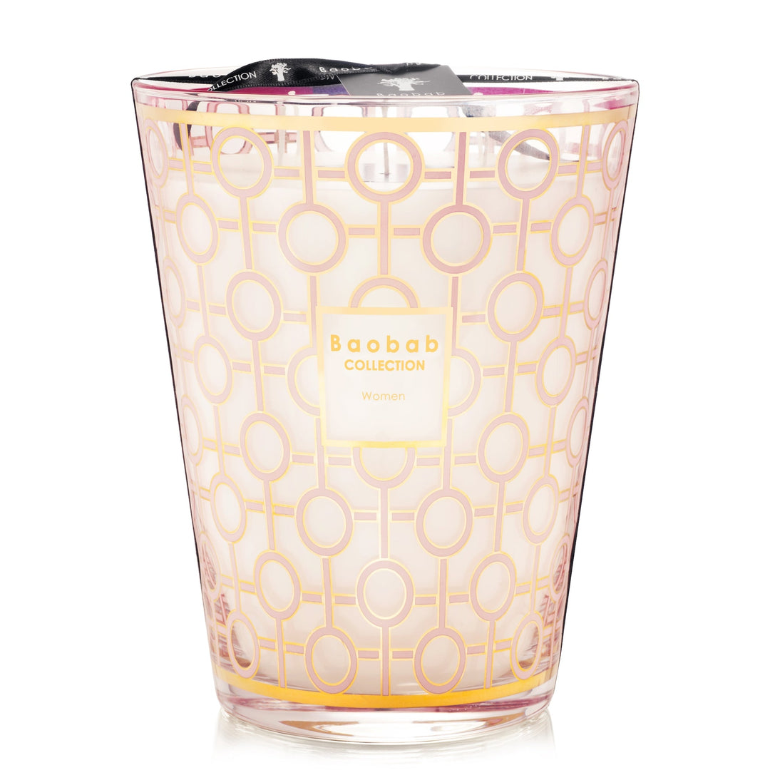 Baobab Collection geurkaars Women Max 24, glas met roze en goudkleurig geometrisch patroon, vrijstaand op witte achtergrond.