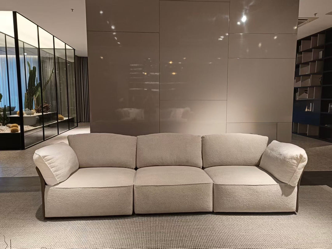 Bank Mulliner in geweven stof met microleren detail in een interieur