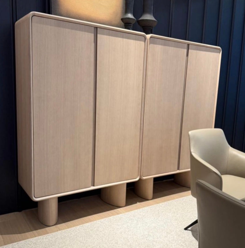 Kast Porto in naturel wit in een interieur
