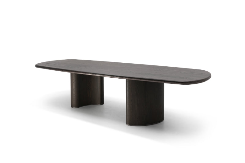Eettafel Giuli in zwart geolied eiken – vrijstaand productbeeld