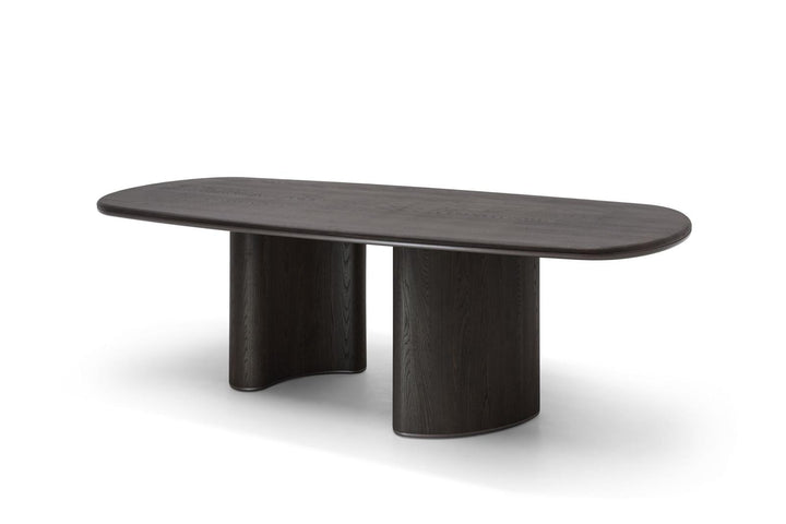Eettafel Giuli in zwart geolied eiken – vrijstaand productbeeld