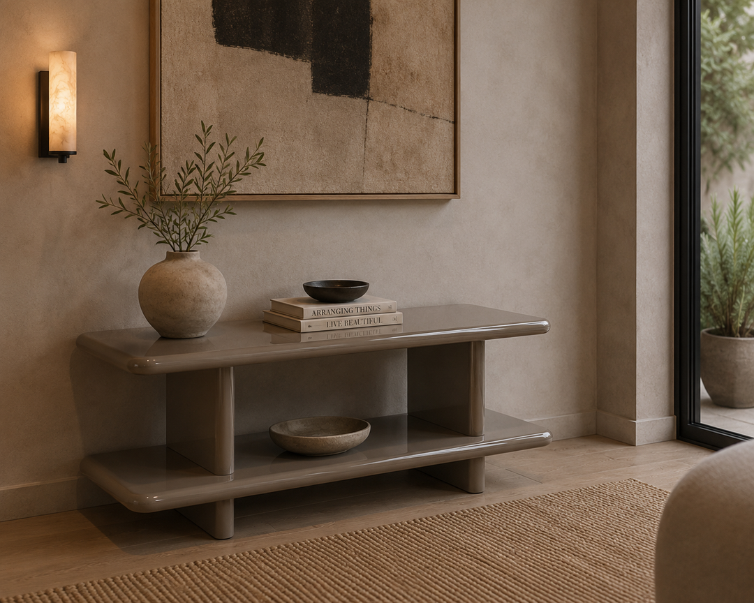 Console Cameron in taupe hoogglans in een interieur