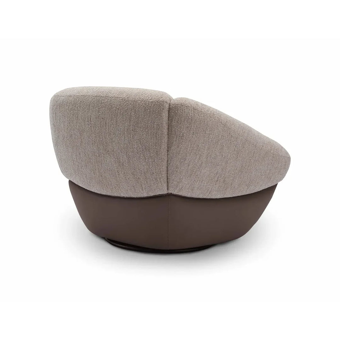 Draaifauteuil Olav in lichttaupe – vrijstaand productbeeld