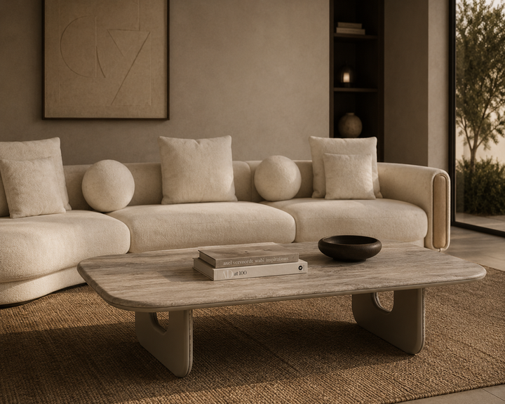 Salontafel Travero in zilver taupe travertin in een interieur