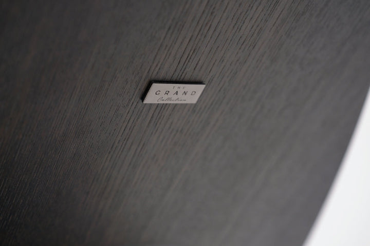 Bistrotafel Rosewood in zwart eikenfineer met antiekbronskleurig detail – detail