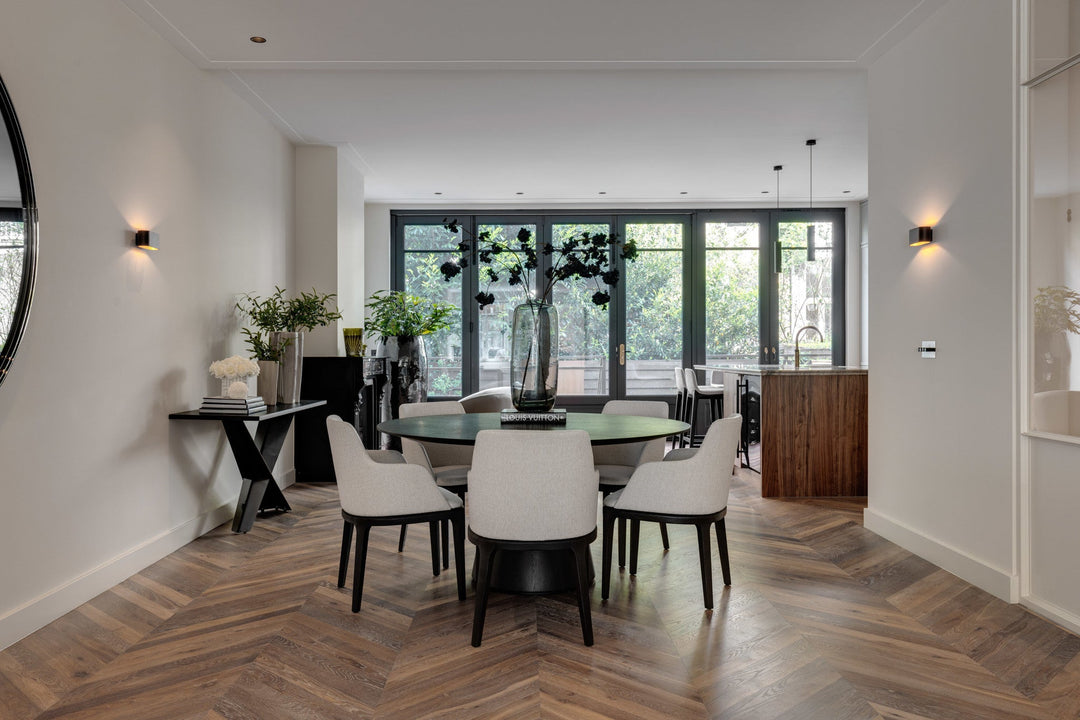 Console Xavier in Smoke Wood in een interieur