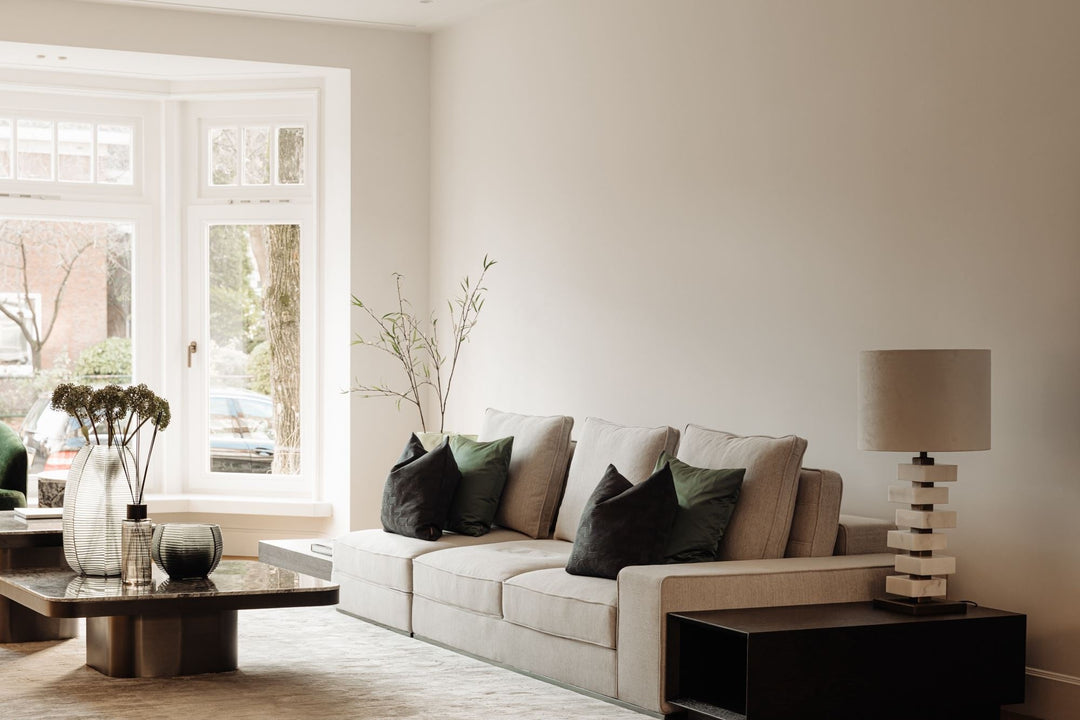 Salontafel Brunello in Calacatta-marmer en Gun Black-roestvrij staal in een interieur
