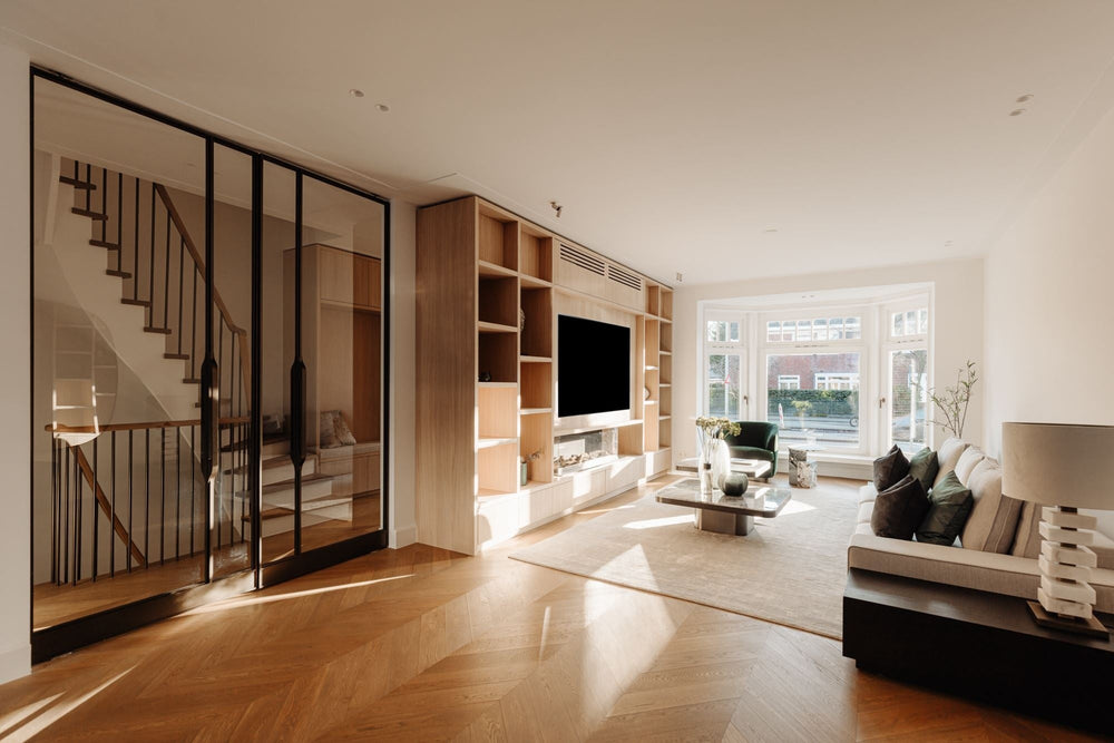 Salontafel Brunello in Calacatta-marmer en Gun Black-roestvrij staal in een interieur