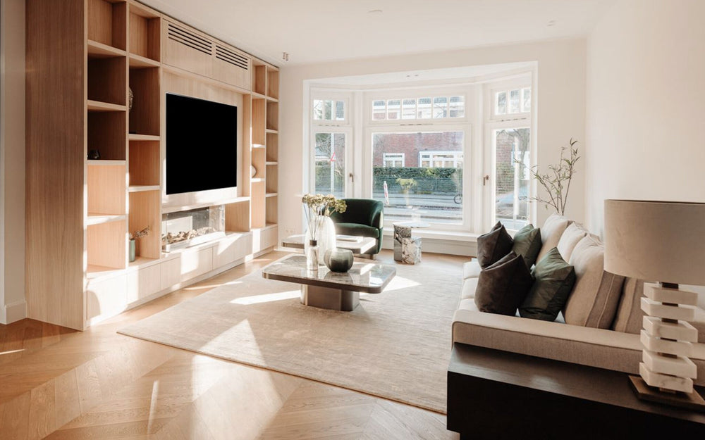 Bijzettafel Brunello in Calacatta-marmer en Gun Black-roestvrij staal in een interieur