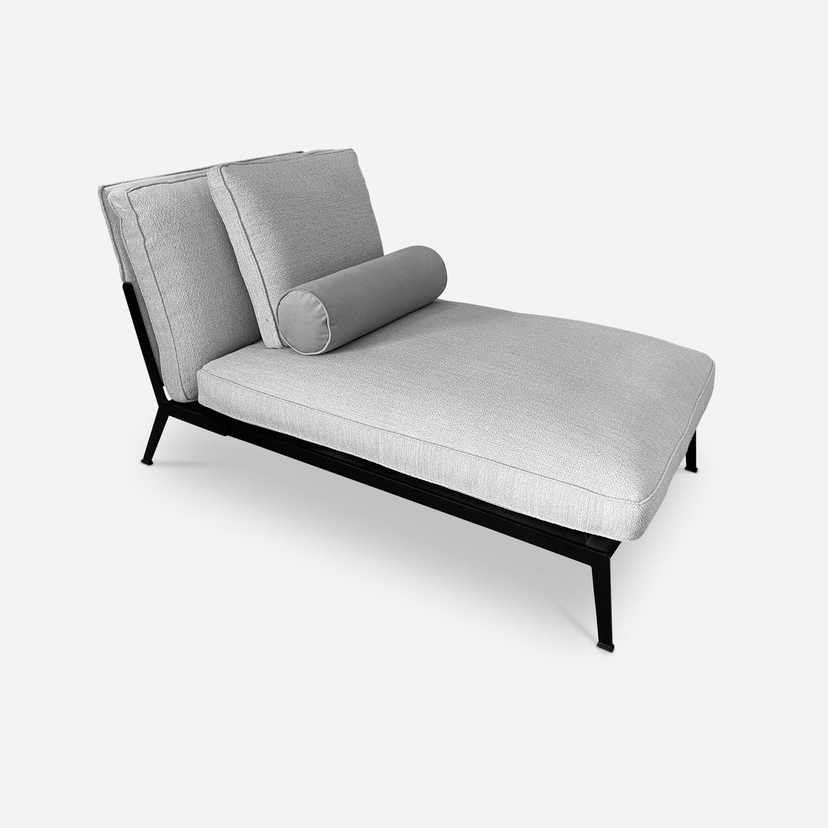 Chaise longue Franco in lichtgrijs – vrijstaand productbeeld