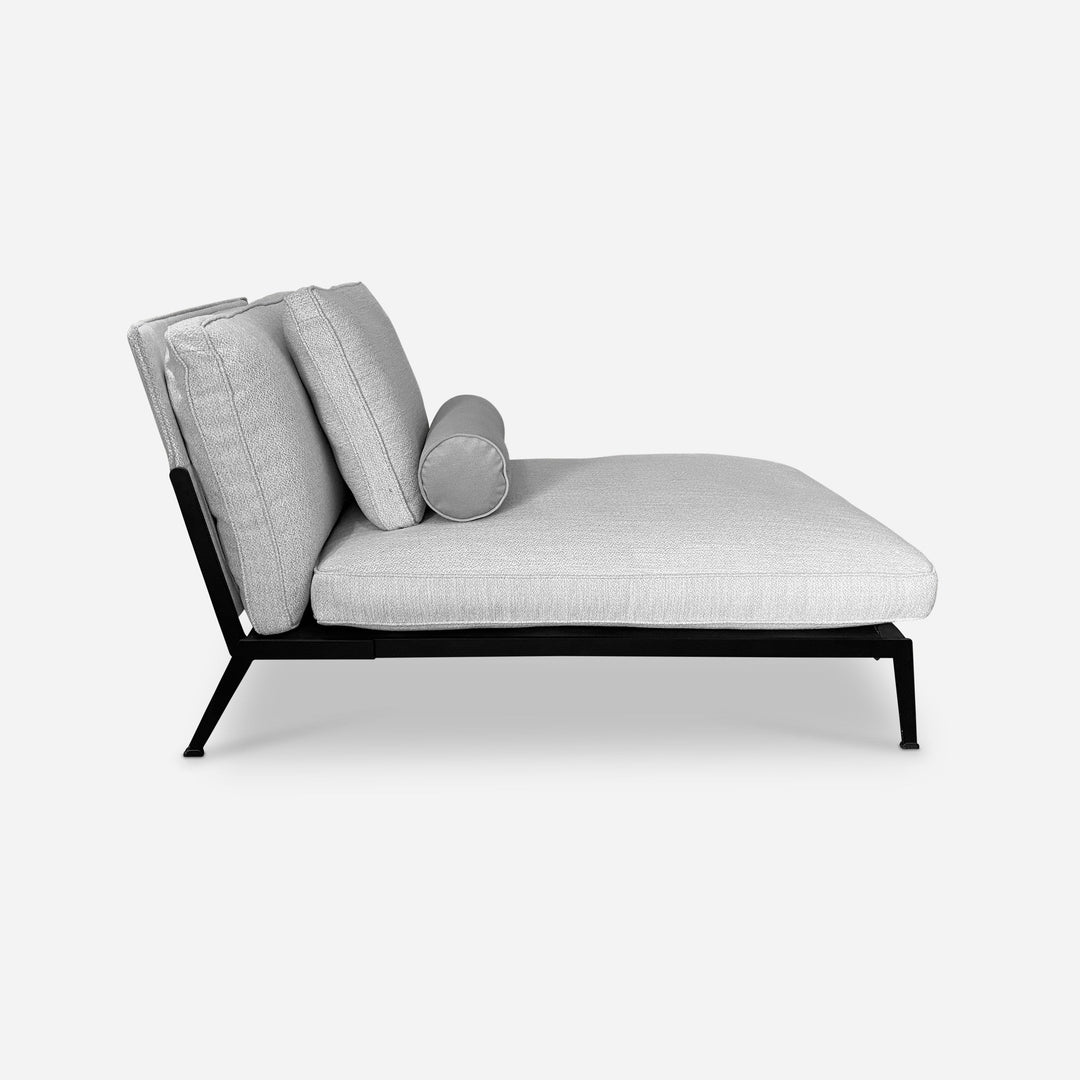 Chaise longue Franco in lichtgrijs – vrijstaand productbeeld