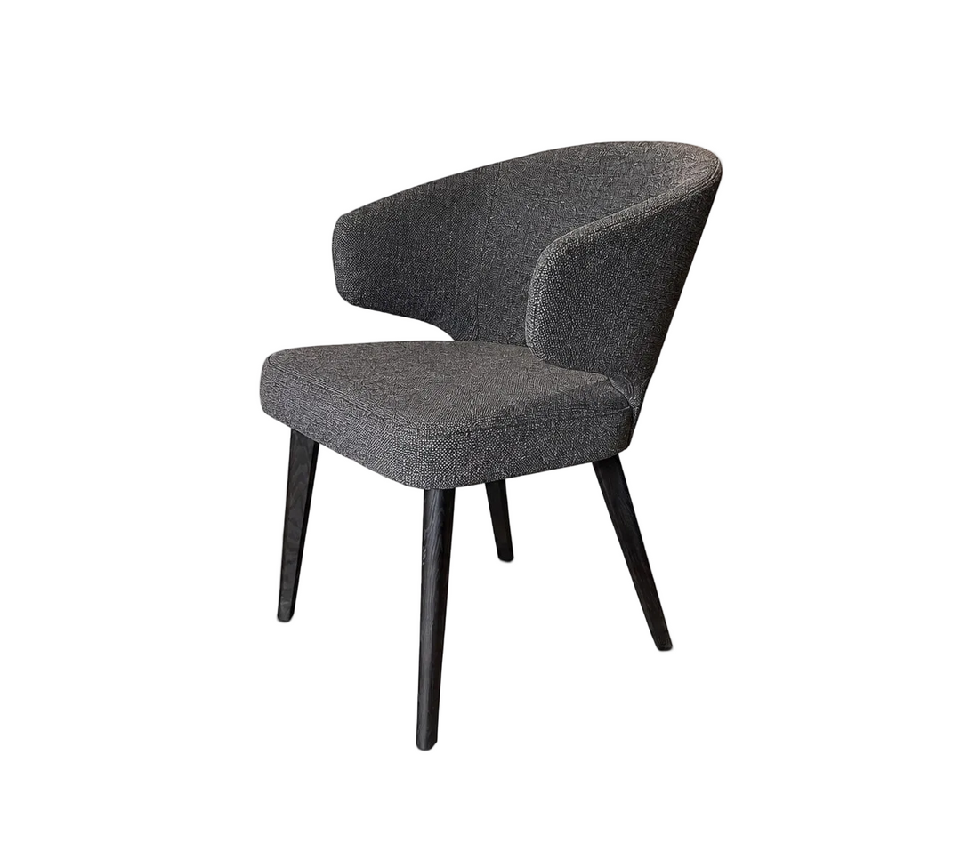 The Grand Eetkamerstoel Alicia Grijs – productfoto op witte achtergrond