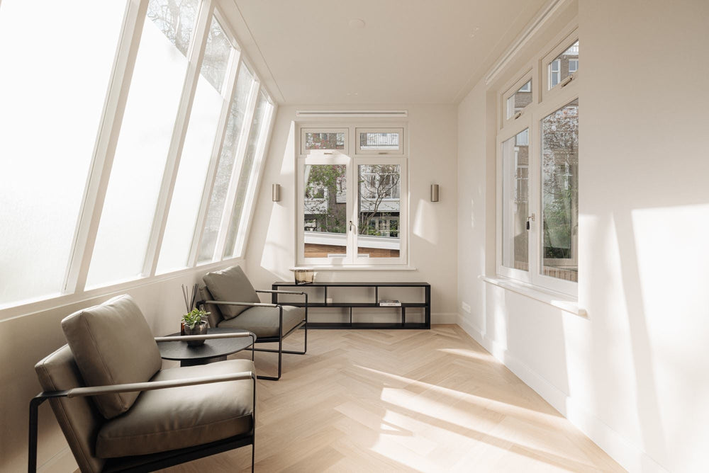 Dressoir Italia in eiken Charcoal in een interieur