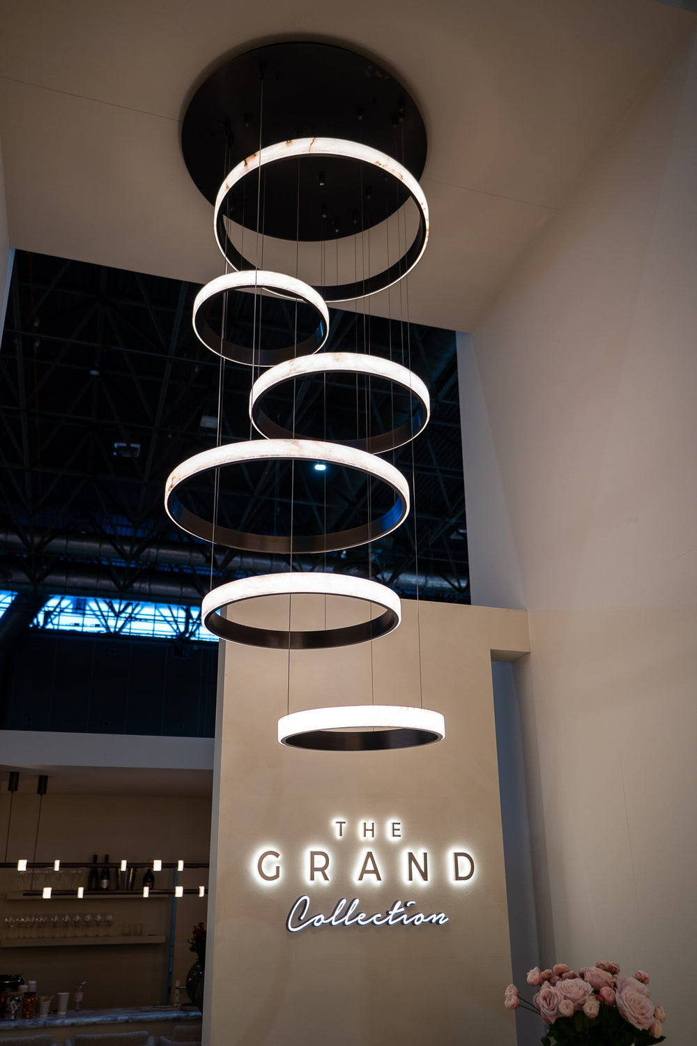 Kroonluchter Giuseppe in albast in een interieur