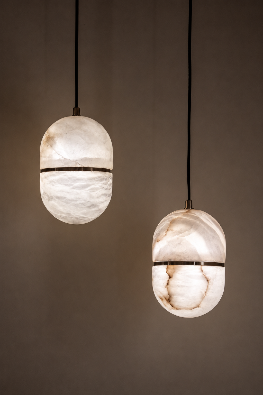 Hanglamp Mario in albast in een interieur