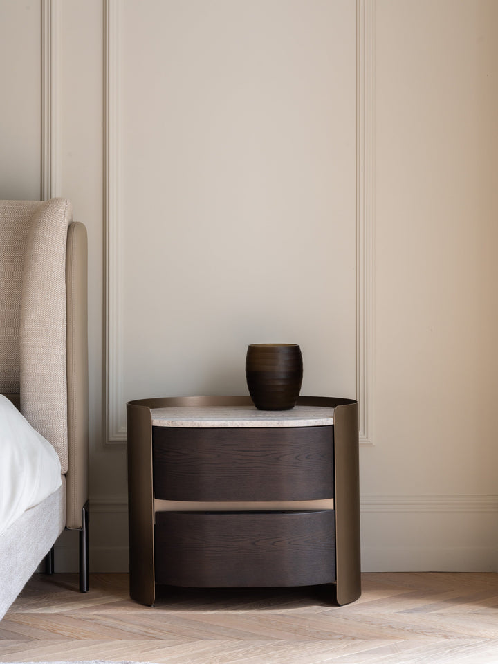 Bedframe Catania in taupe in een interieur