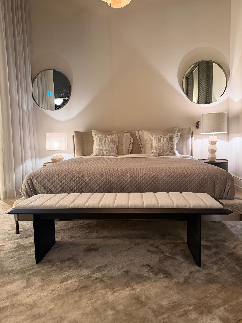 Bedframe Calabria in beige in een interieur