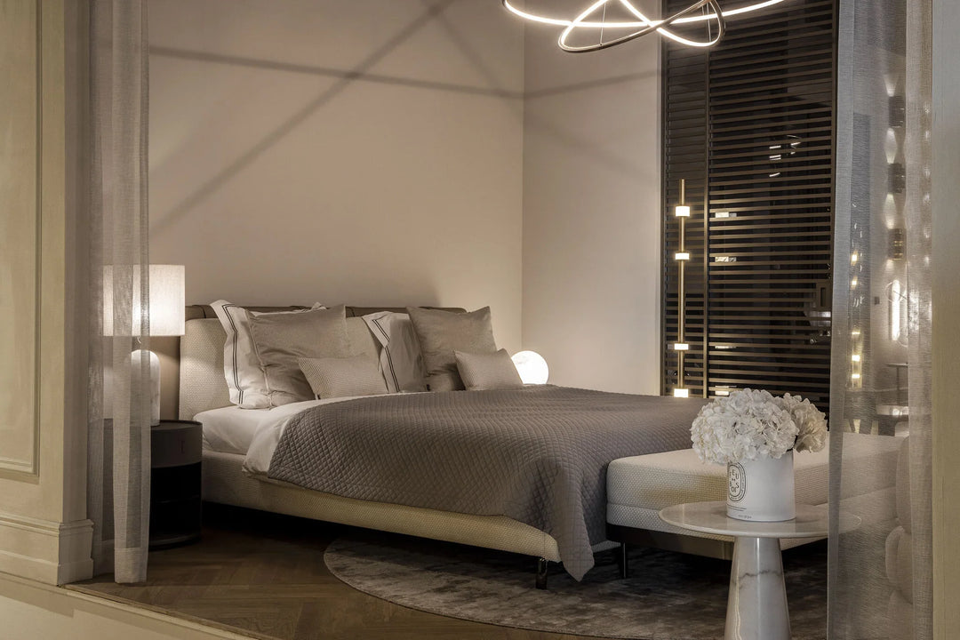 Bedframe Calabria in beige in een interieur