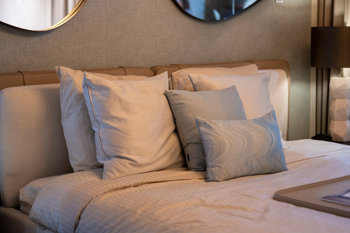 Bedframe Calabria in beige in een interieur