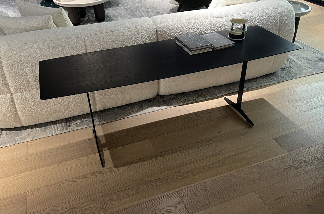 Console Manhattan in eiken Charcoal in een interieur