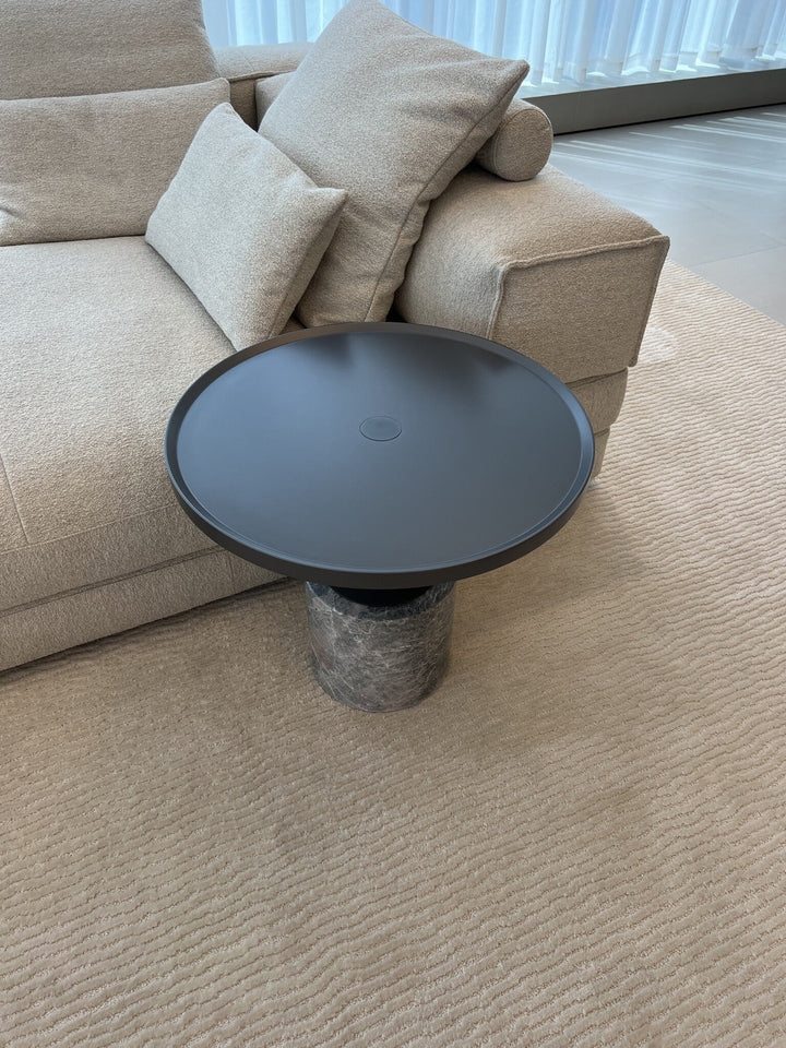 Bijzettafel Lauro in Fior di Bosco-marmer en gespoten MDF in een interieur