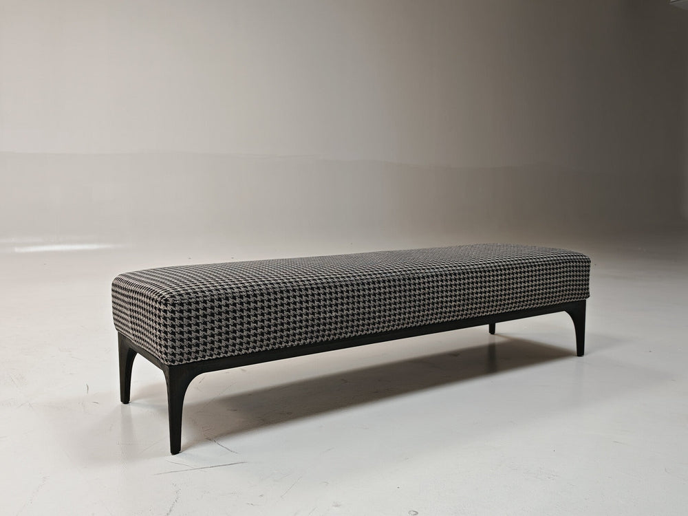 Bankje Lissona in Gun Metal in een interieur