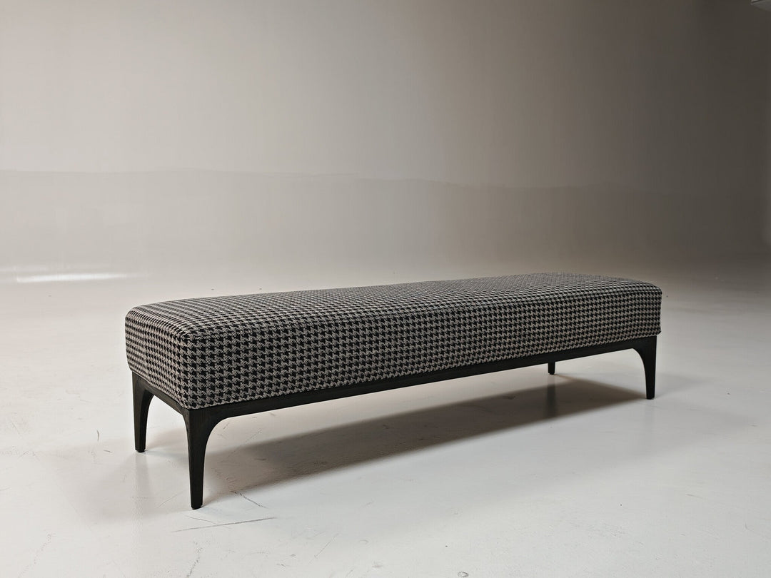 Bankje Lissona in Gun Metal in een interieur