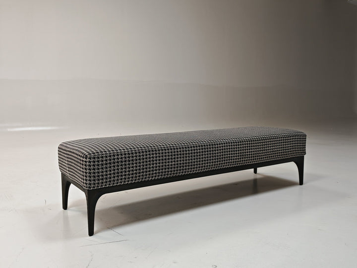 Bankje Lissona in Gun Metal in een interieur