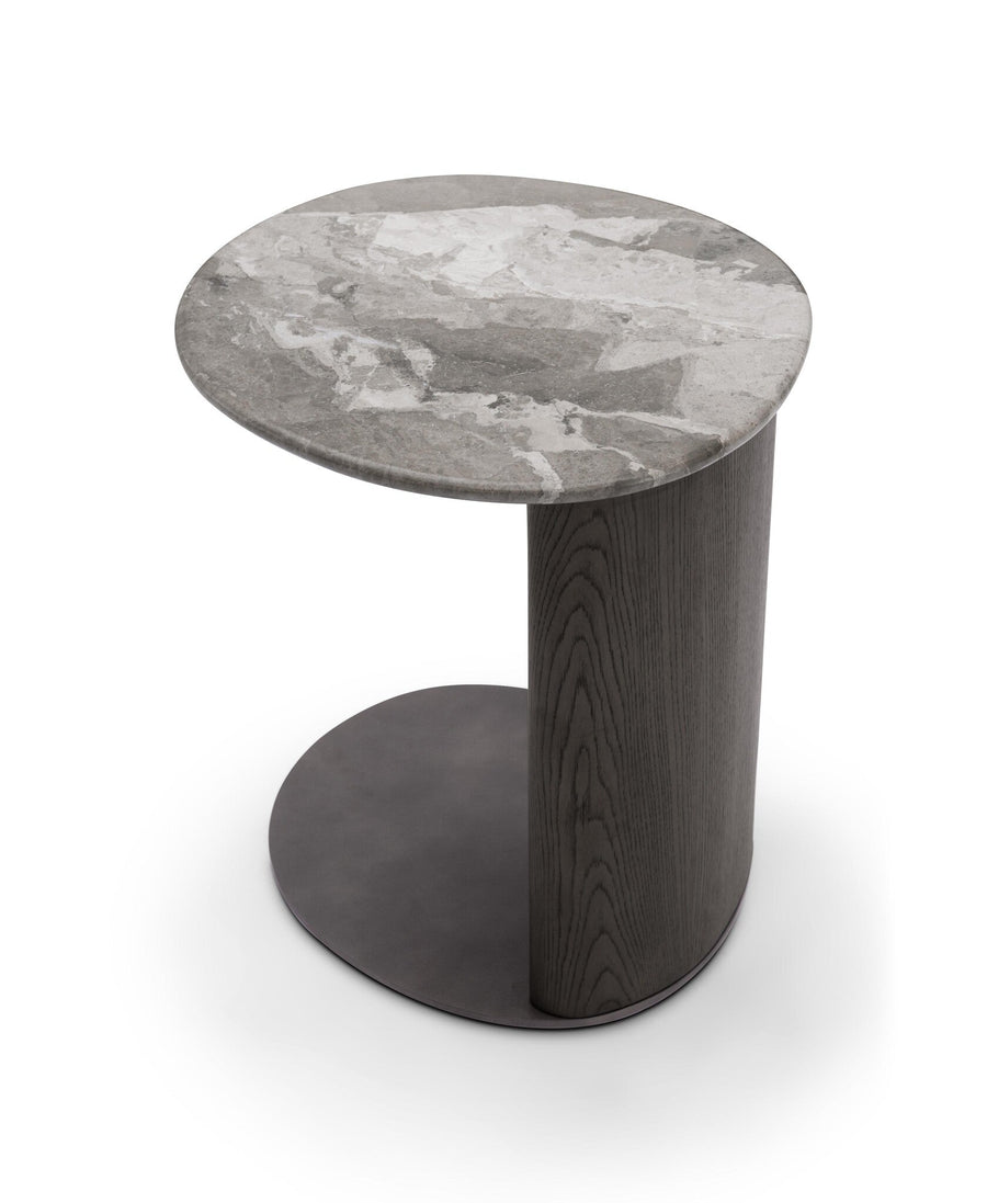 U-tafel Esmee in grijs marmer, hout en roestvrij staal met bronsafwerking – vrijstaand productbeeld