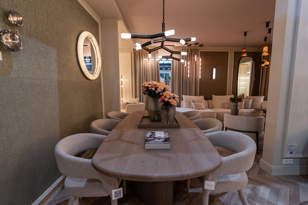 Eetkamerstoel Valeria in beige in een interieur