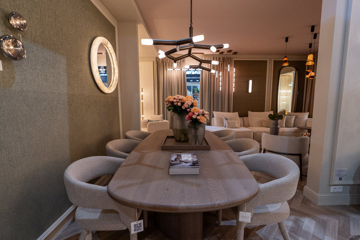 Eetkamerstoel Valeria in beige in een interieur