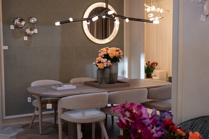 Eetkamerstoel Valeria in beige in een interieur