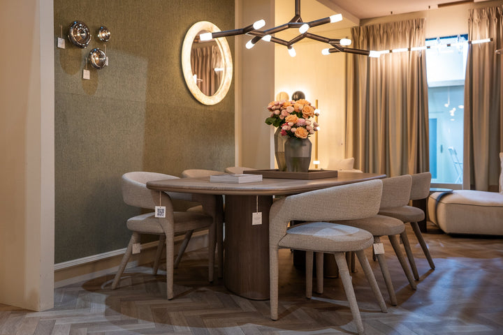 Eetkamerstoel Valeria in beige in een interieur