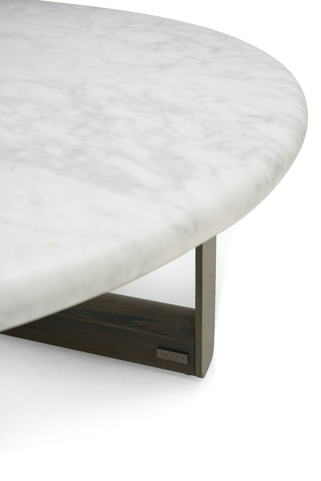 Salontafel Firenze in wit marmer en bronsafwerking – detail