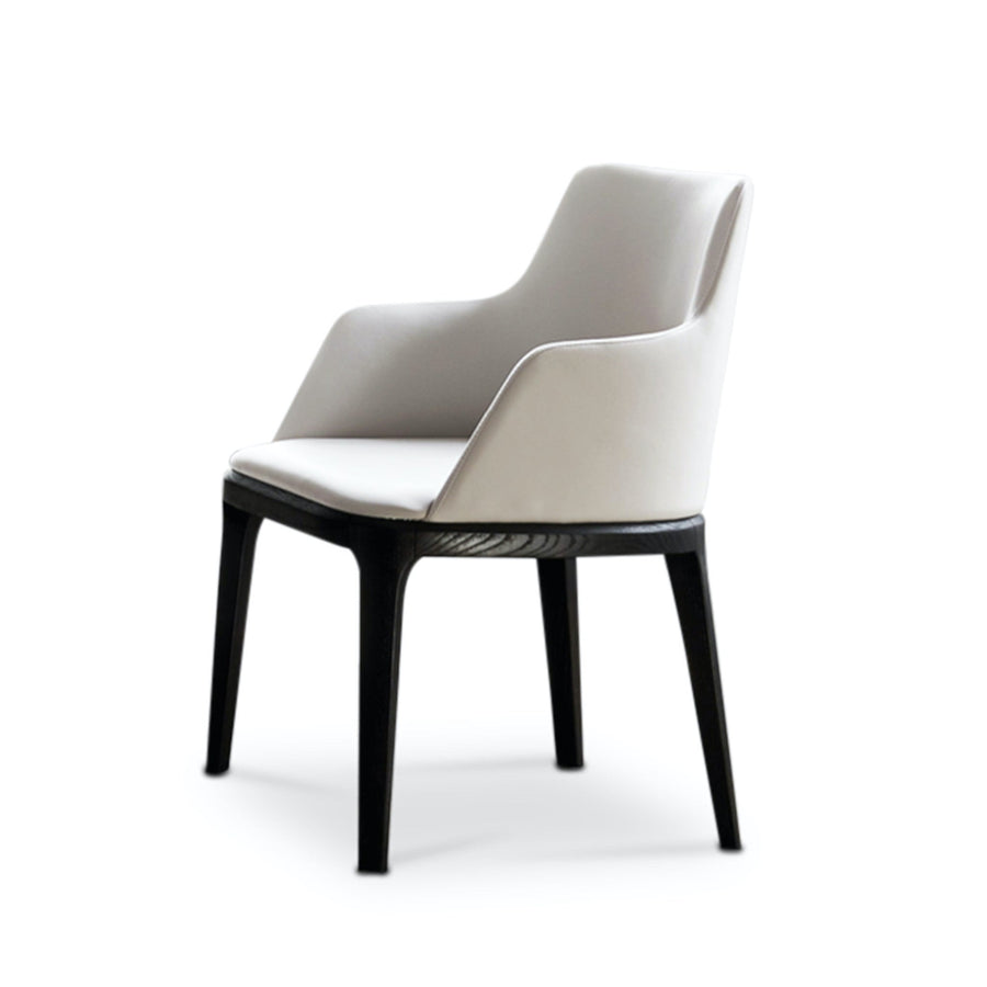 Eetkamerstoel Febe in beige leer – vrijstaand productbeeld