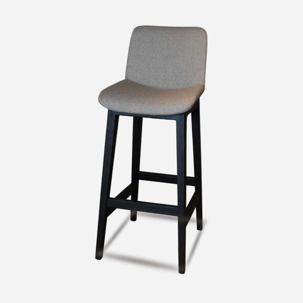 Barstoel Febe in taupe – vrijstaand productbeeld