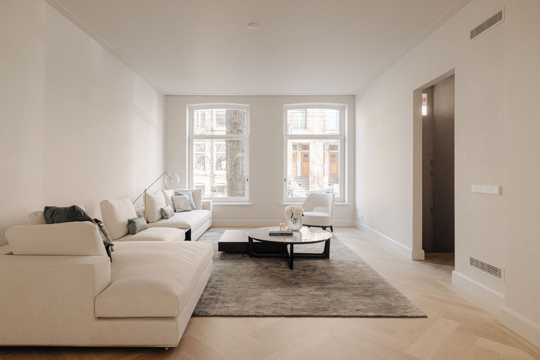 Salontafel Brio in wit Calacatta-marmer en hout in een interieur