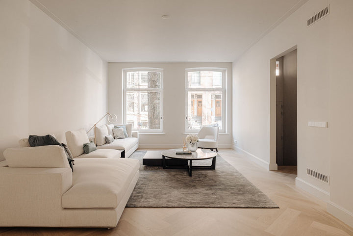 Salontafel Brio in wit Calacatta-marmer en hout in een interieur