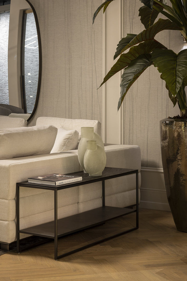Console Giulia in eiken Charcoal in een interieur