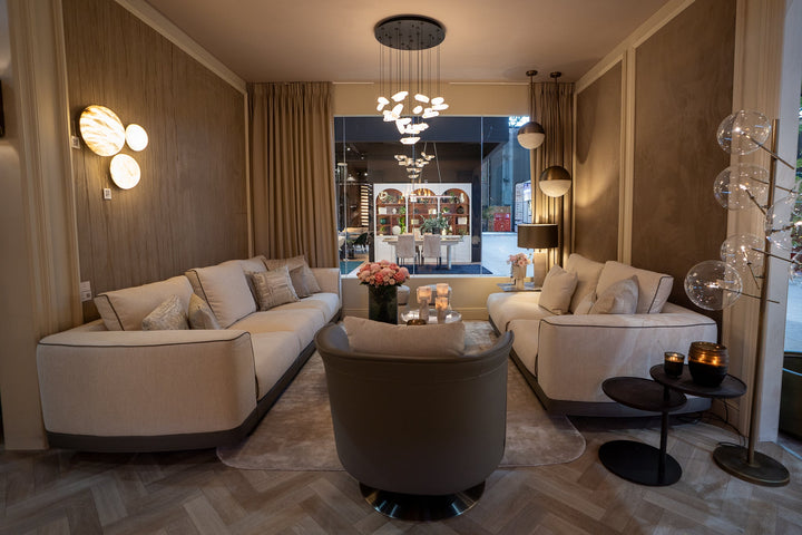 Chaise longue Gregorio in Greige in een interieur