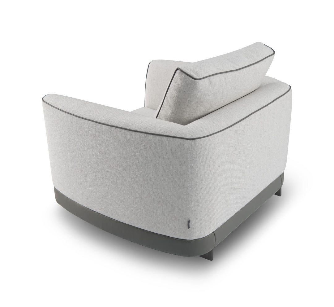 Fauteuil Gregorio in Greige – vrijstaand productbeeld