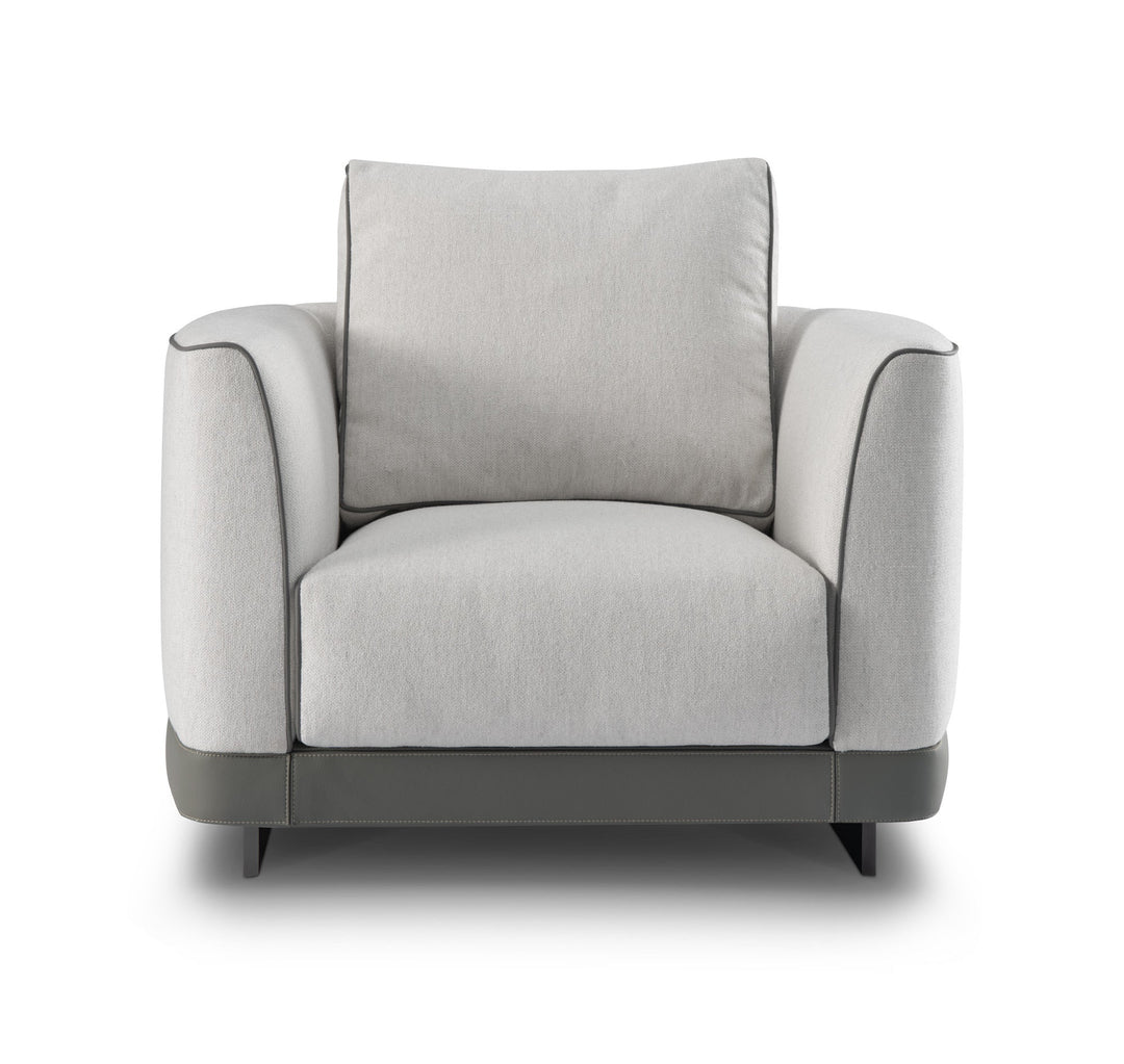 Fauteuil Gregorio in Greige – vrijstaand productbeeld